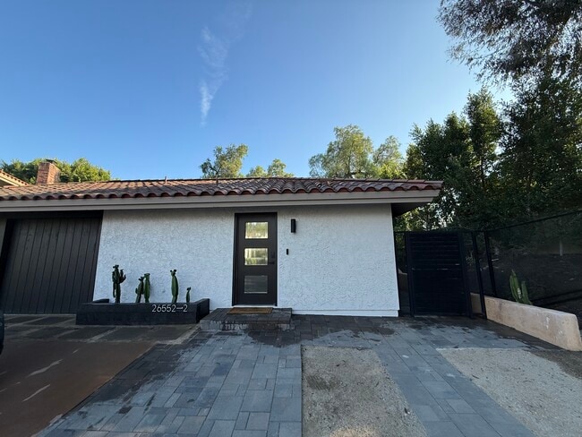 Building Photo - 26552-26552 Royale Dr