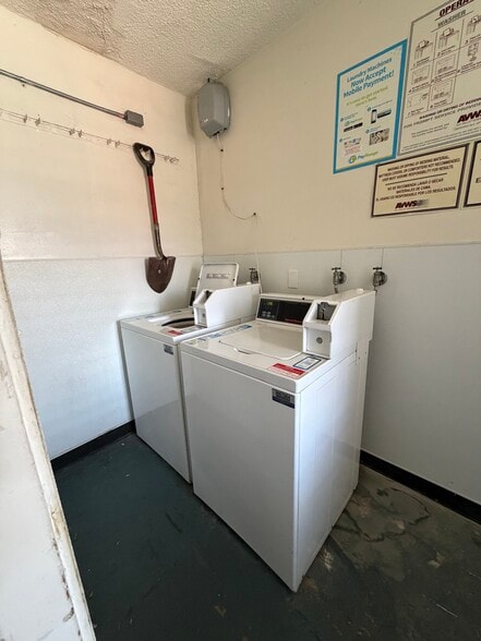 One of two sets of washed/dryers onsite - 3045 E Theresa St