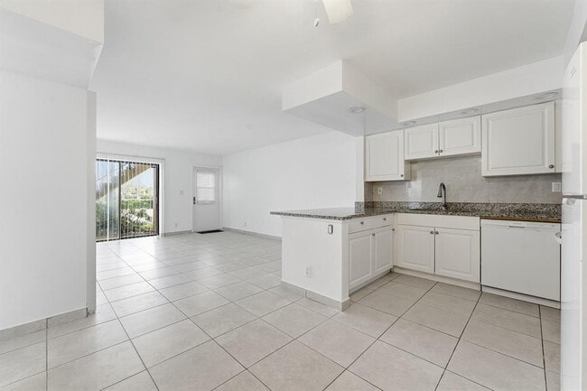 Building Photo - 2671 Riverside Dr