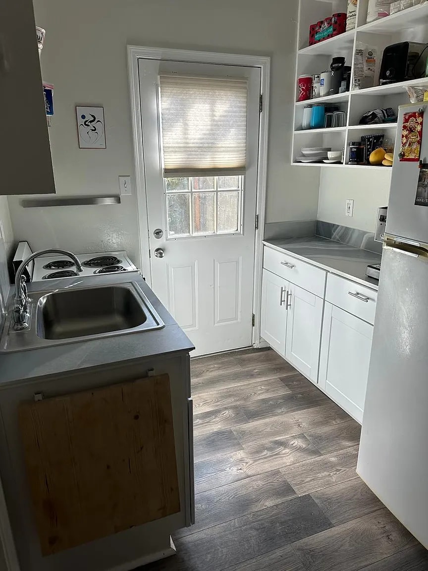 updated kitchen - 1140 E Coronado Rd