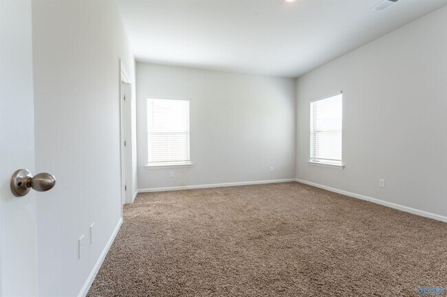 Building Photo - 22654 Regent Dr