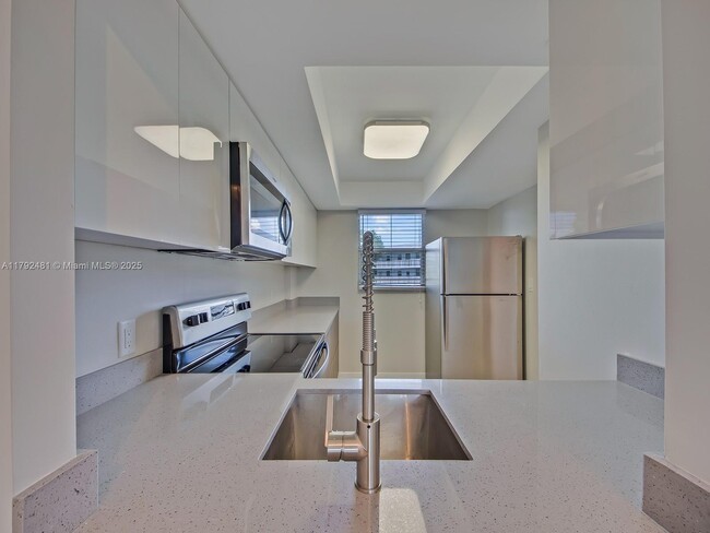 Building Photo - 108 Royal Pk Dr