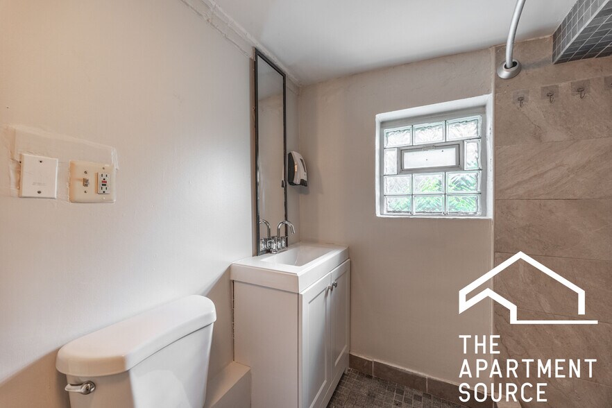 Building Photo - 1010 N Kedzie Ave