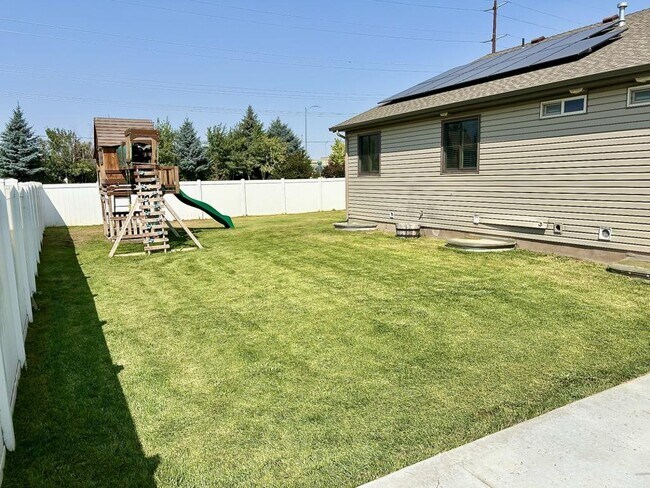Building Photo - 3518 E Pearce Dr
