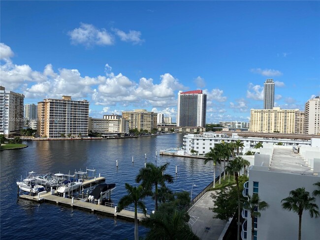 Building Photo - 1965 S Ocean Dr