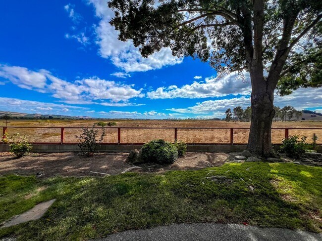 Building Photo - 35 Regatta Way