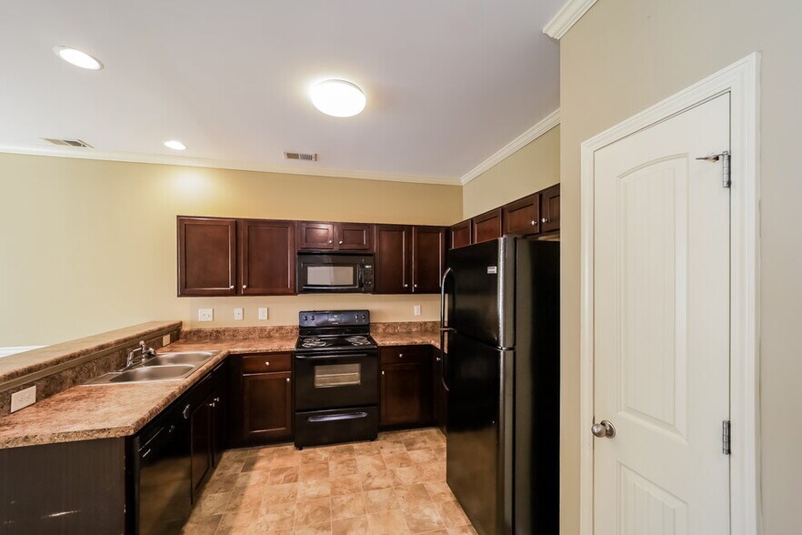 Building Photo - 71 Hamil Ct NW