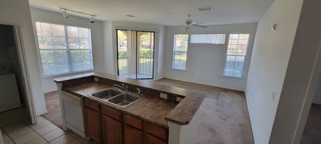 Building Photo - Serenata One bedroom Condo