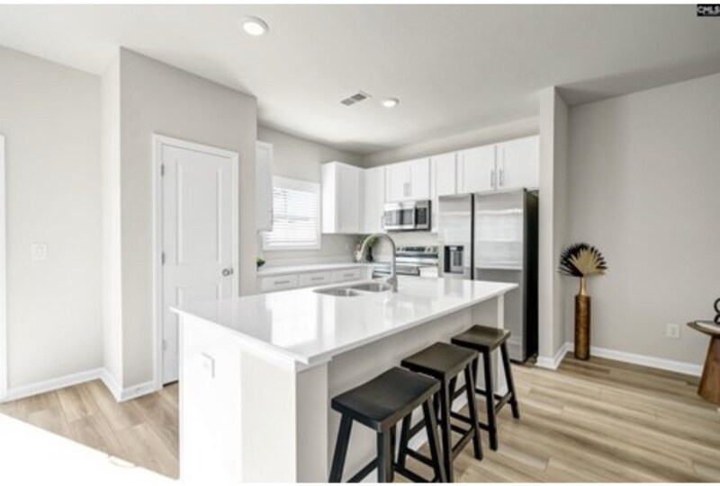 Building Photo - 227 Carillo