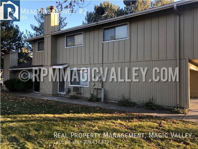 Building Photo - 747 Meadows Dr