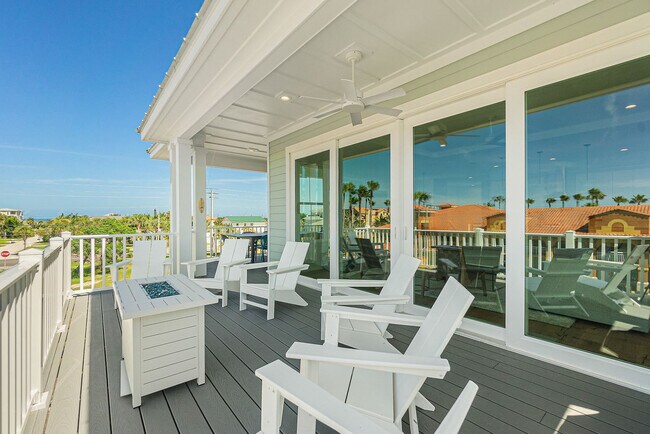 Building Photo - 105 8th St