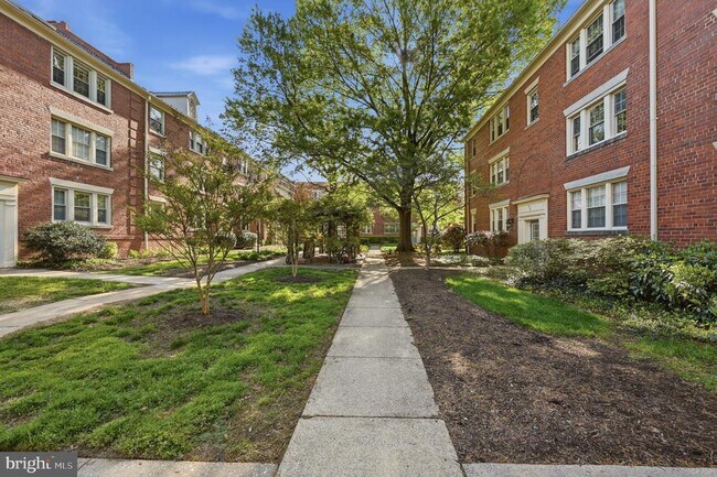 Building Photo - 525 Bashford Ln