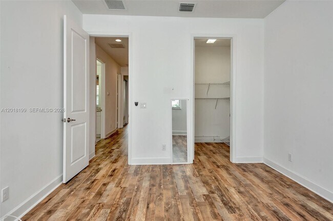 Building Photo - 22954 Clear Echo Dr