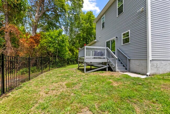 Building Photo - 205 Bangor Ct