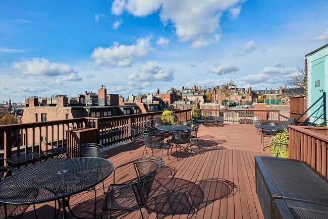 Building Photo - 37 Beacon St