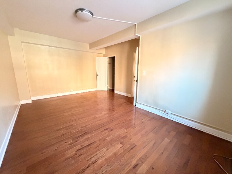 Building Photo - 1530 Metropolitan Ave