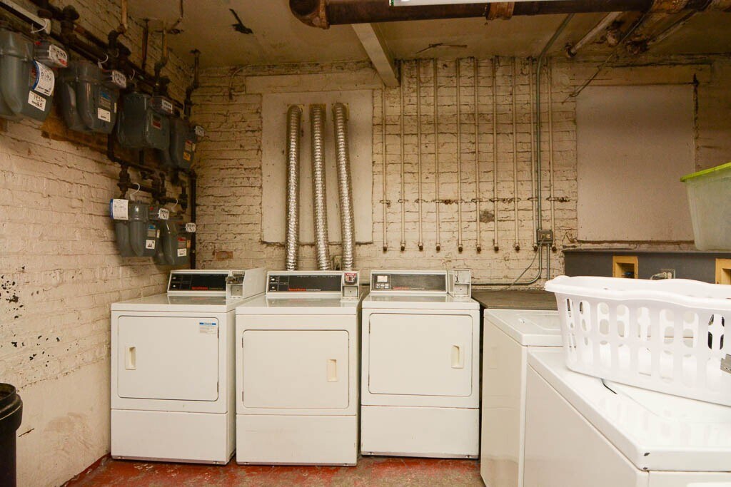 Building Photo - 1915 W Crystal St