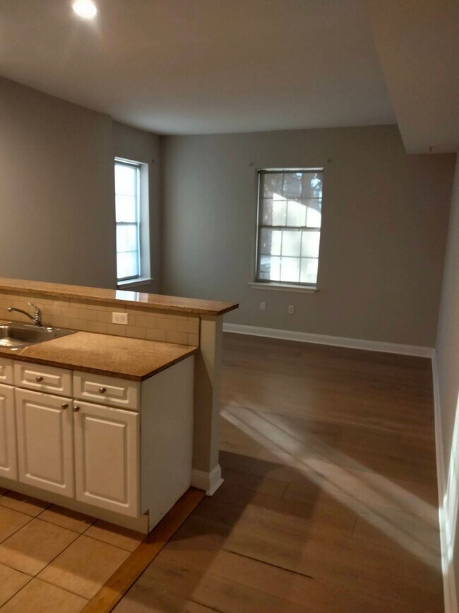 Building Photo - 36 Imlay St