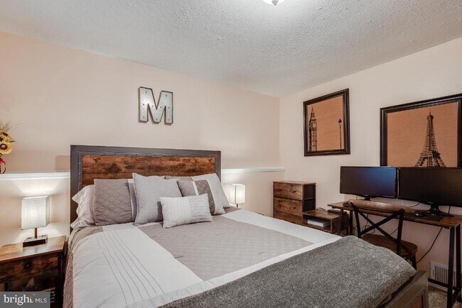 Building Photo - 8280 Wold Den Ct