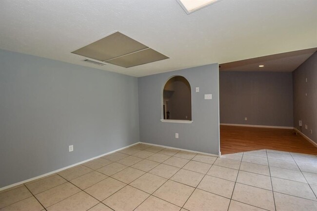 Building Photo - 4631 Lochshin Dr