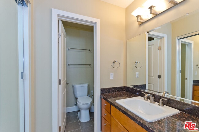 Building Photo - 10982 Roebling Ave