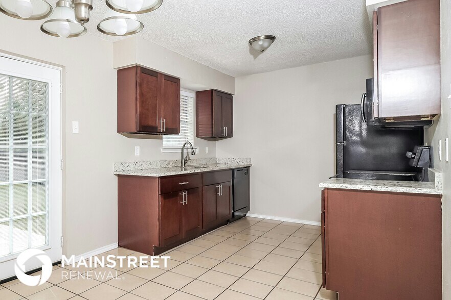 Building Photo - 2942 Mesa View Dr