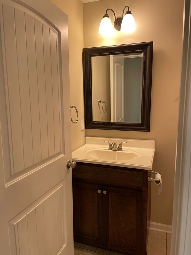 Building Photo - Adorable 3 Bedroom Home in Cowan!