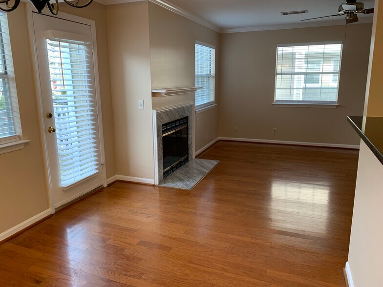 Building Photo - 5708 Chapman Mill Dr