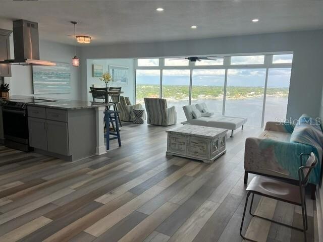 Building Photo - 7200 Sunshine Skyway Ln S