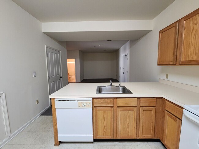Building Photo - Historic Bethlehem - 2 Bedroom Apartment
