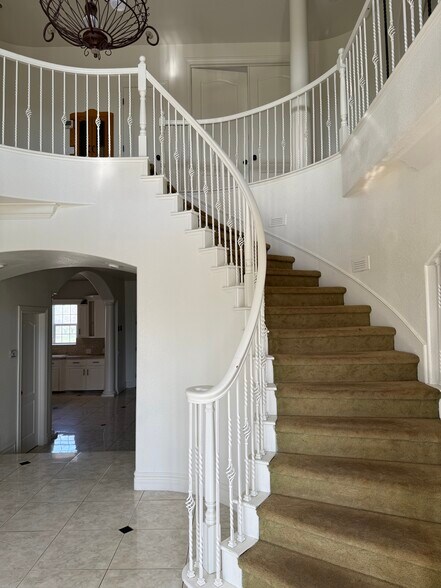 Building Photo - 31195 Lone Tree Rd