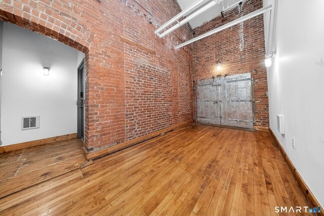 Building Photo - 325 Lafayette St