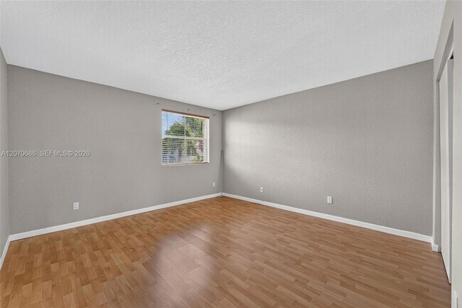Building Photo - 4848 Grapevine Wy