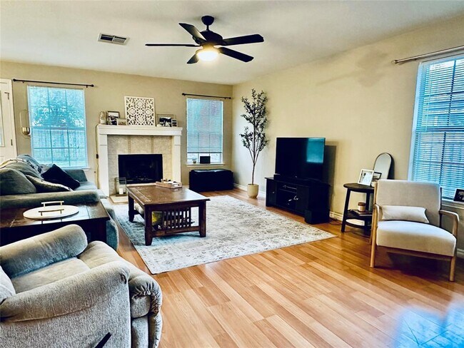 Building Photo - 1208 Tremont Dr