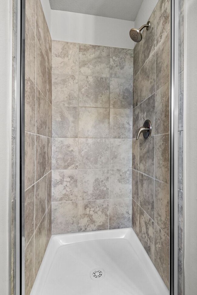 Building Photo - Beautiful new build home!