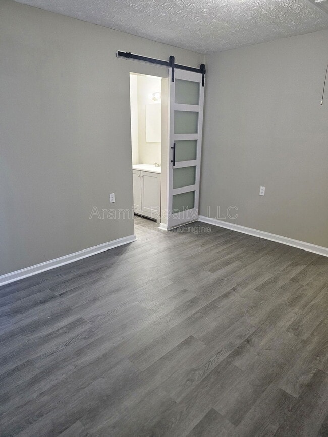 Building Photo - 3046 Embry Way SE