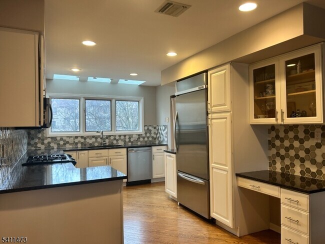 Building Photo - 42 Schindler Terrace