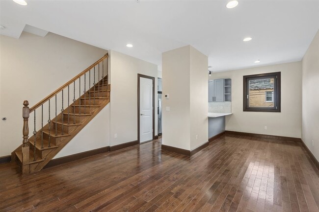 Building Photo - 585 Hoboken Rd