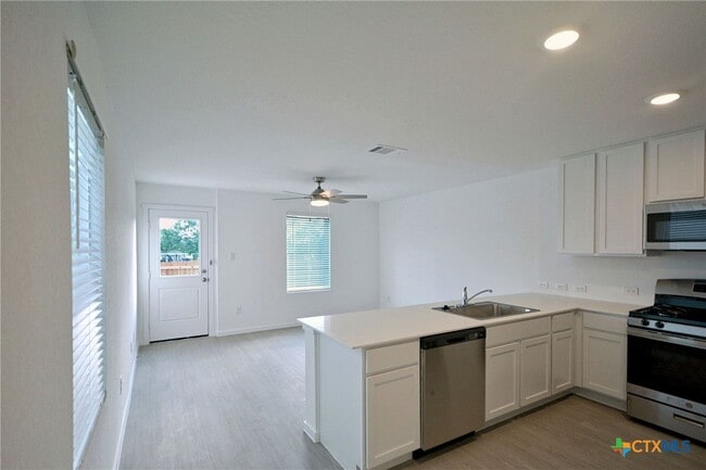 Building Photo - 12127 Floral Blossom