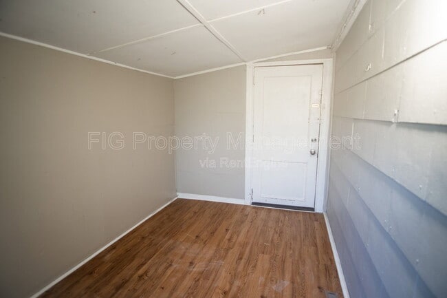 Building Photo - 4645 Anderson Pl