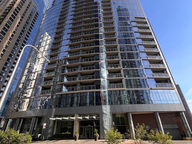 Building Photo - 450 E Waterside Dr