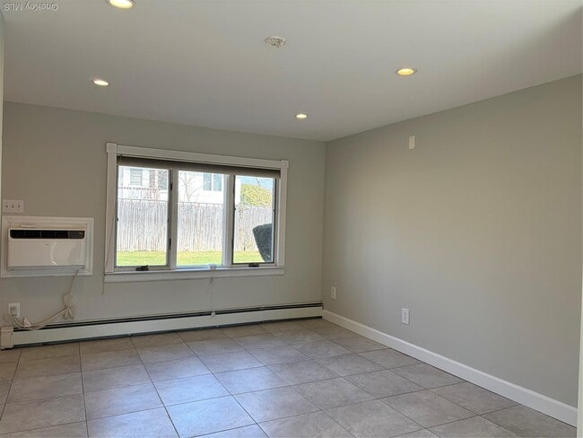 Building Photo - 14 Glendale Dr