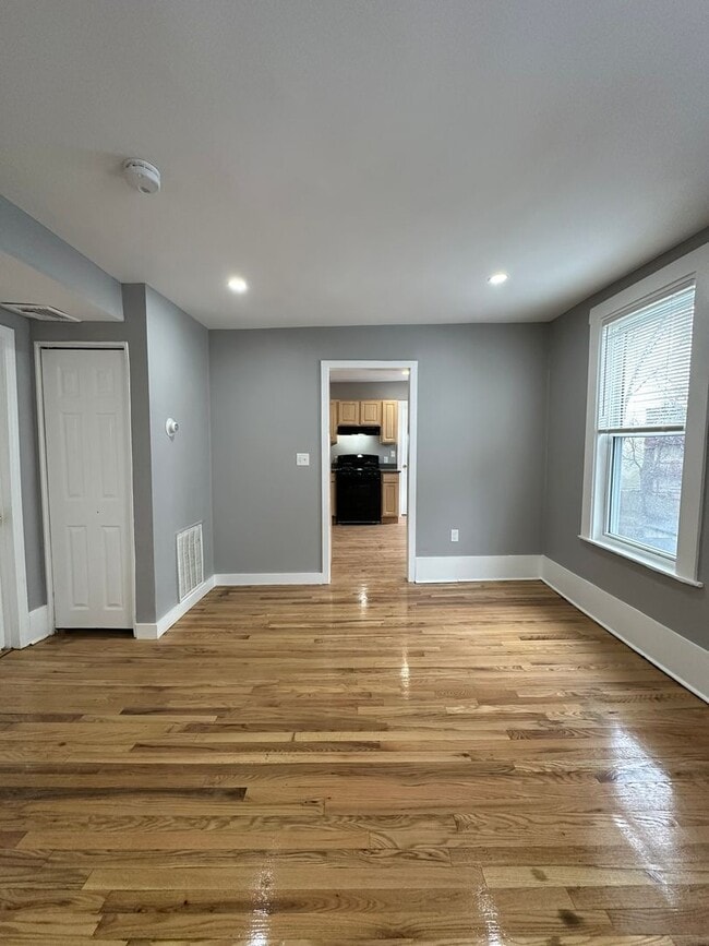 Building Photo - 8nel