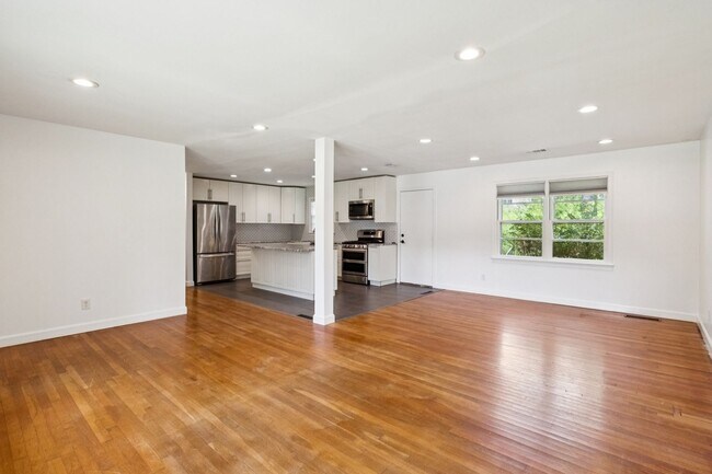 Building Photo - Charming 3BR House in Decatur