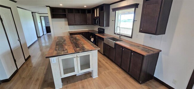 Building Photo - 148 Sunview Dr