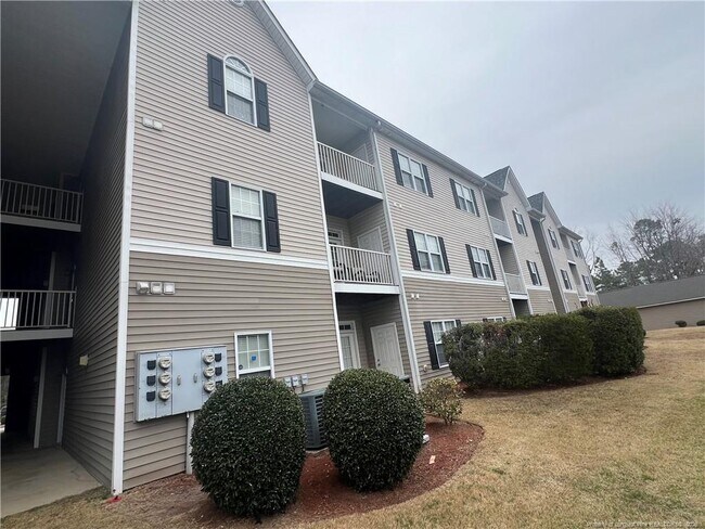 Building Photo - 621 Marshtree Ln