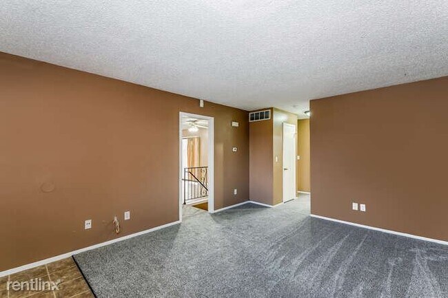 Building Photo - 3 br, 2 bath House - 9419 E Bluestem St