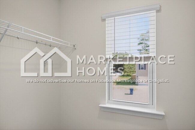 Building Photo - 3220 Highline Dr