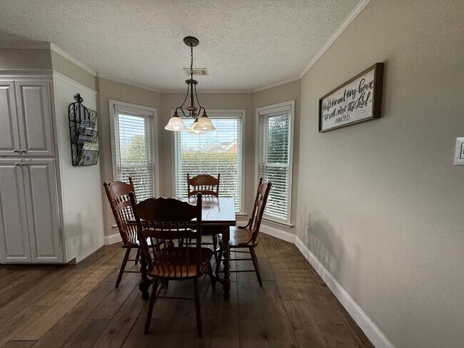 Building Photo - Home for Rent in Lake Forest in Millbrook