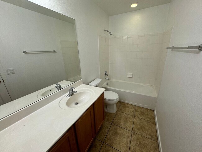 Building Photo - 4 Bedroom - 2.5 Bath - 2485 Sq. Ft - Sahuarita